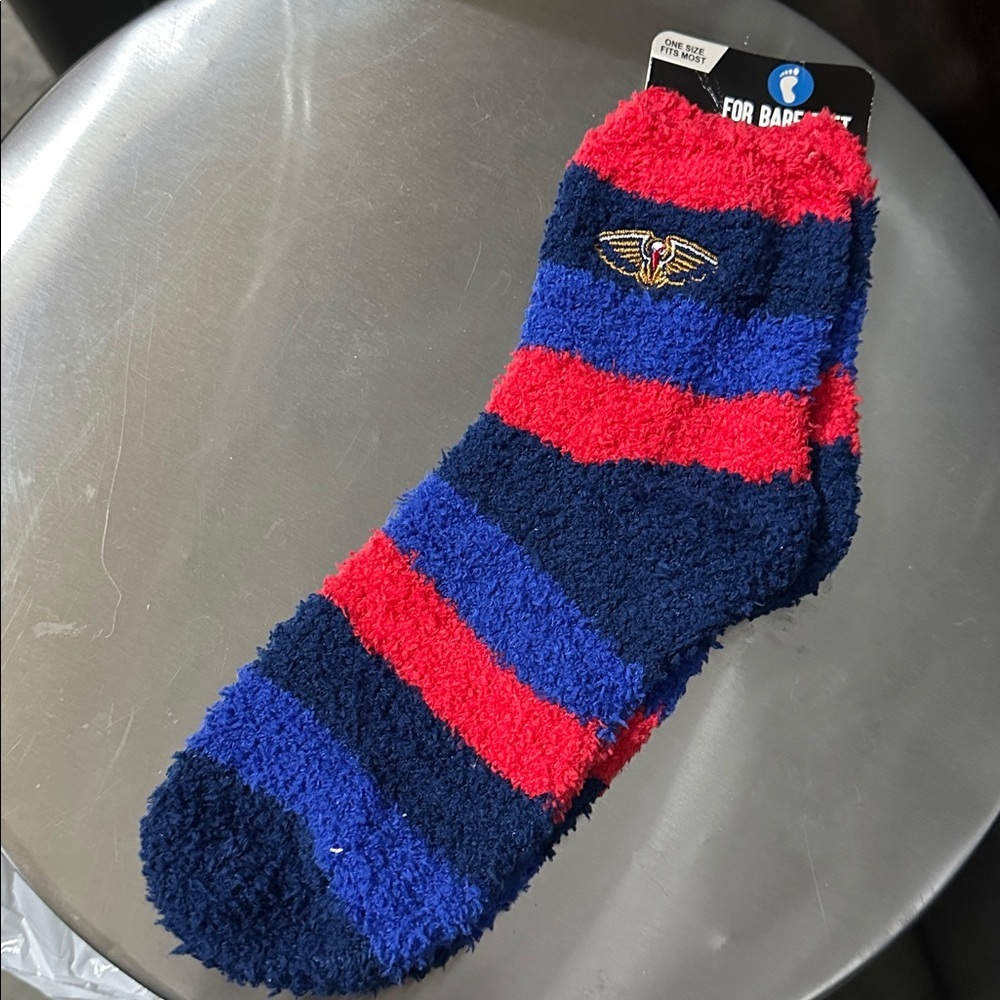 For Bare Feet New Orleans Pelicans Sleep‎ Soft Fuzzy Socks NWT Red Blue NBA OSFM
